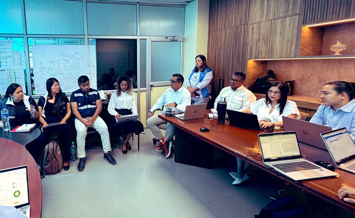 CNEL_EP's tweet photo. ✅GUAYAQUIL

@ARCONEL_Ec realiza una visita técnica a #CNELEP Unidad de Negocio Guayaquil, con el objetivo de evaluar los procesos técnico-comerciales y verificar el cumplimiento de la normativa del servicio eléctrico y la atención a usuarios.

Desde la empresa se brinda el apoyo logístico y la información requerida para el desarrollo de esta jornada, reafirmando el compromiso con la mejora continua del servicio en beneficio de la ciudadanía.