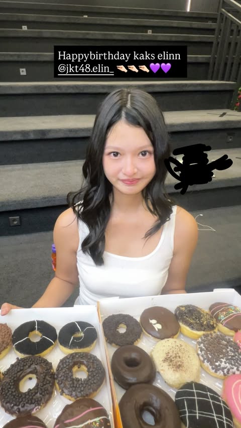 Happy Birthday Elin. dirayain bareng tim Love