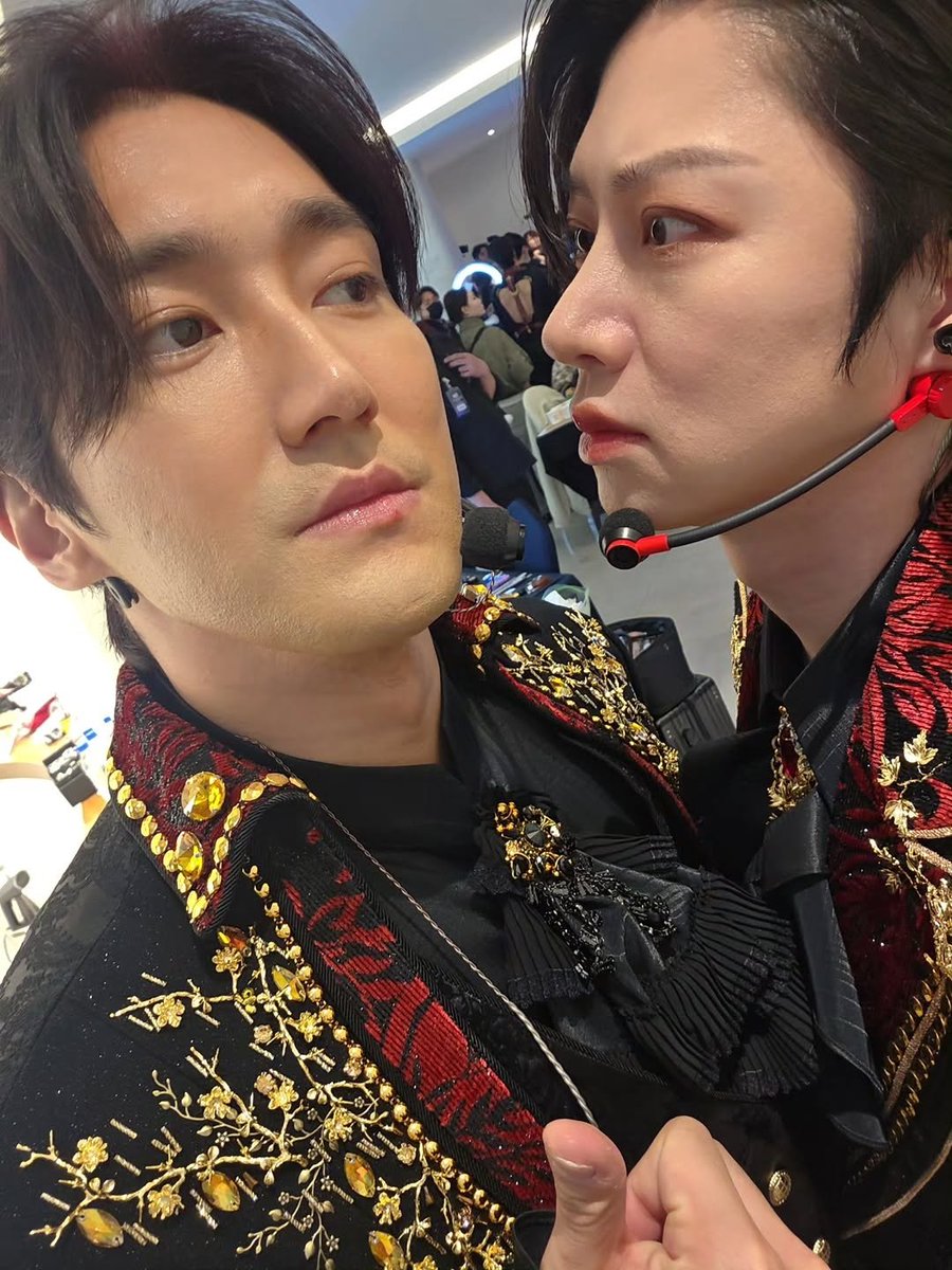 Sichul 💙✨️

#Siwon #heechul #superjunior