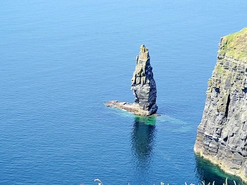 BaSnorkel's tweet image. The Cliffs of Moher are Ireland�s most visited natural attraction. The sandstone cliffs formed over millions of years and have a maximum height of 702 ft (214 m) above sea level. How did you like them? #CliffsofMoher #Ireland backpackandsnorkel.com/Ireland/Day8/#…