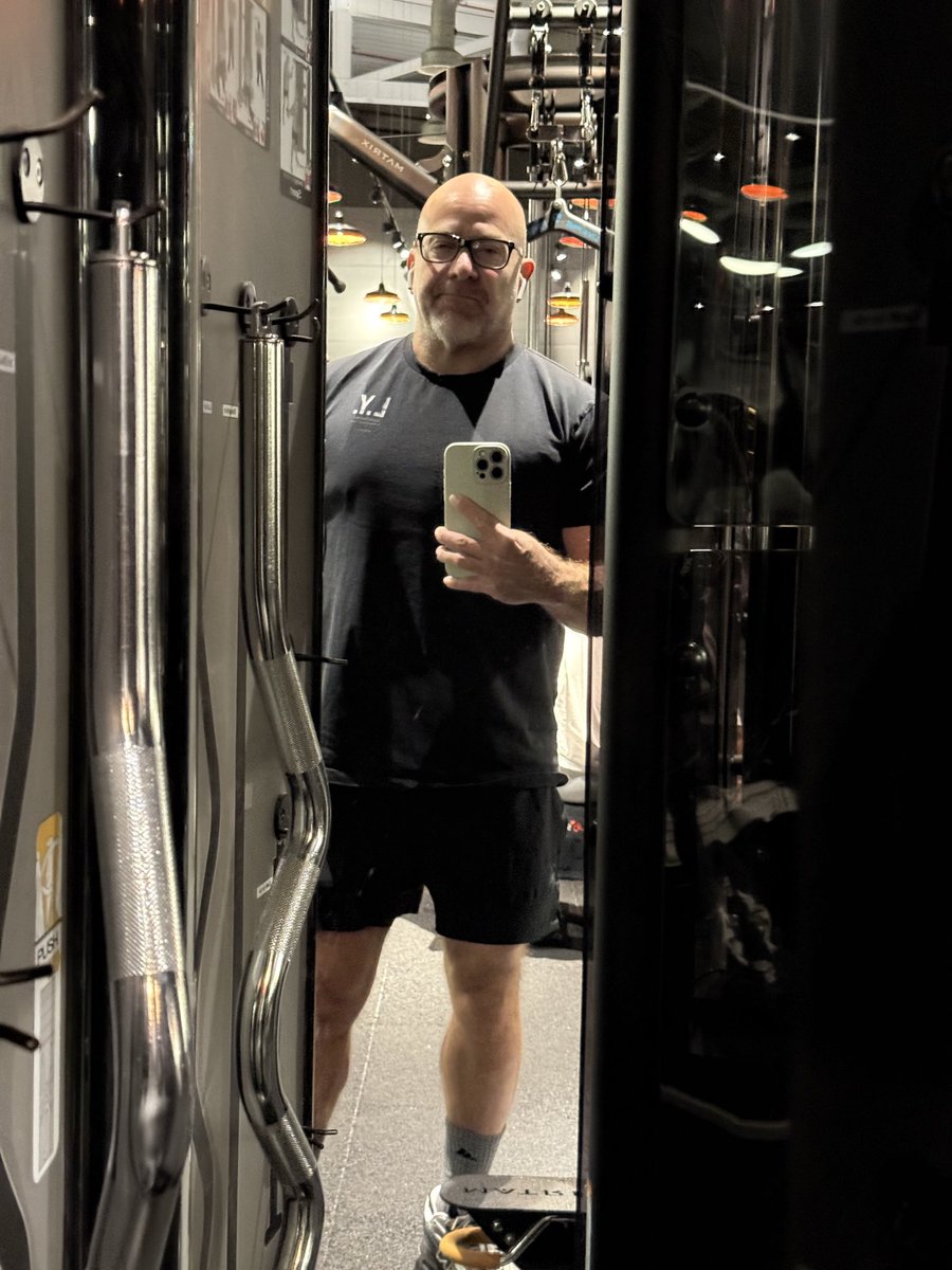 I’m Alan & Im hairy tweet media