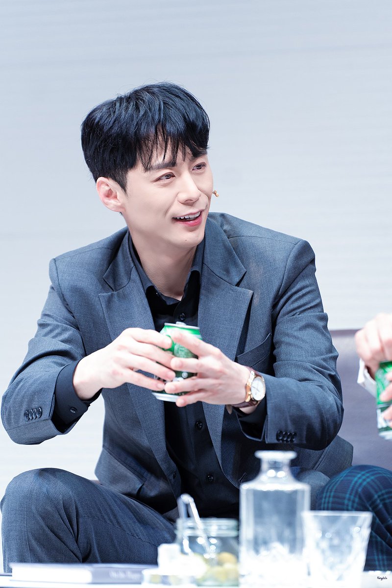 𝐹𝑎𝑖𝑟𝑦 𝑡𝑎𝑙𝑒 tweet media