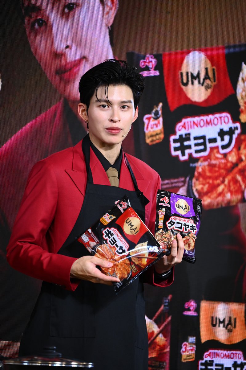 Hello Asian tweet media