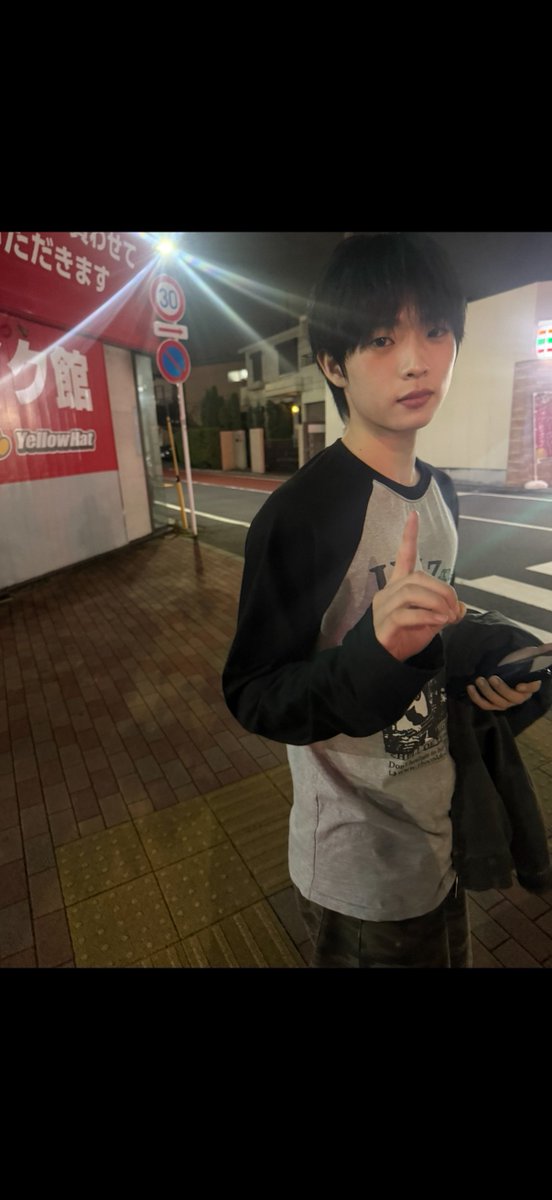 tiot_updates's tweet photo. [💬] Weverse community update (1/3)

[#JUNHYEON]
Happy birthday sweetheart Yechan

#HappyYechanDay
#금준현 #KUMJUNHYEON
#신예찬 #SHINYECHAN
#TIOT #티아이오티 https://t.co/U195cQhgfr
