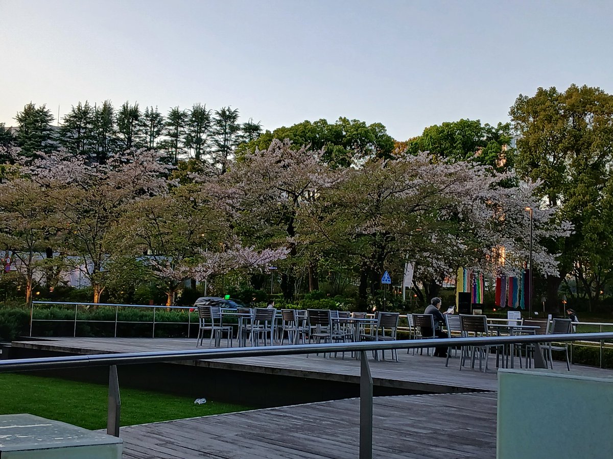ord0826's tweet photo. 🌸🌿🌸🌿🌸
🌸🍺🌸お花見

皇居を車で一周 https://t.co/ru25RFeQky
