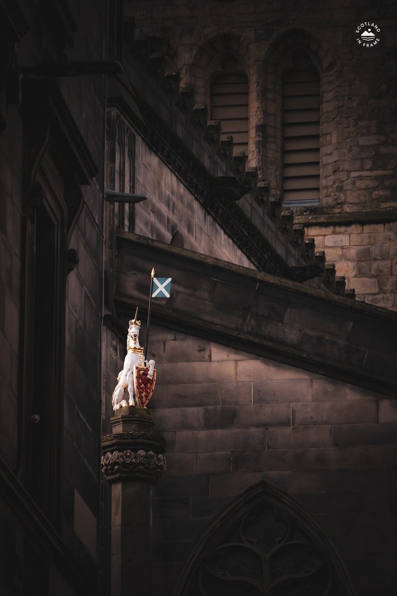 StephenAHenry's tweet image. It's National Unicorn day!

Scotland's national animal.

This one can be found outside St Giles Cathedral on the Royal Mile in Edinburgh and also at

scotlandinframe.art

#Unicorn #Edinburgh #onlinebusiness #Scotland