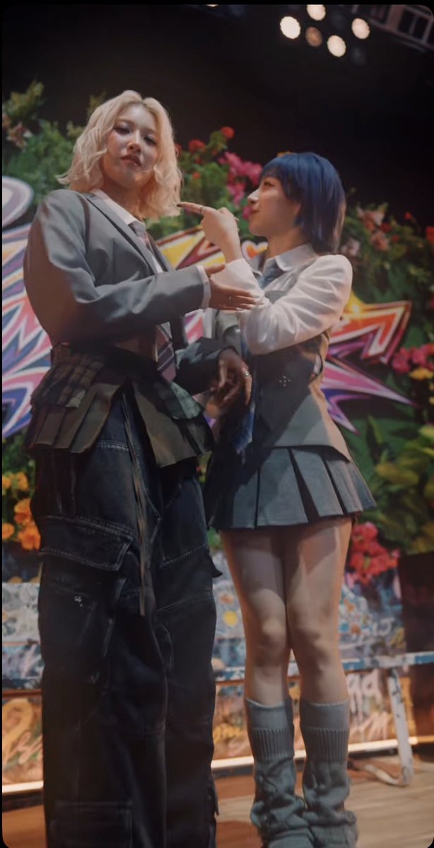 らすく tweet media