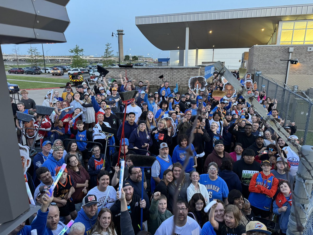 DevinNewsom's tweet image. 📣 THUNDER FANS ‼️
@okcthunder just clinched the #1 seed &amp;amp; best record in the NBA! Time to kick off our favorite #OKC tradition! Meet the team Friday night at the AAR Hangar (6501 S. Meridian) after the Denver game! Let’s show the new guys what playoff time in OKC looks like! 👀