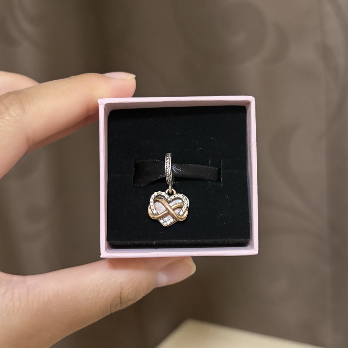 chubbyychub's tweet image. ส่งต่อ charm pandora มีใบเสร็จ เอาไปบ้างที่shopได้ค่ะ 2500.- รวมส่ง #pandora #ส่งต่อ #ส่งต่อpandora #ส่งต่อมือสอง #มือสองสภาพดี