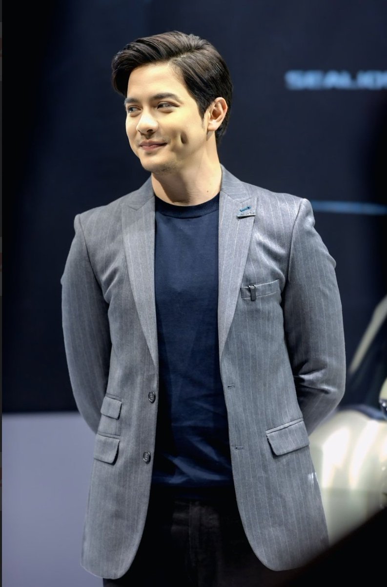 glennygrace's tweet photo. Jusko ng gwapo 😍😍😍
Yung kinikilig habang tinitignan yung mga photos niya ☺ teeheee 

@aldenrichards02 you're so gwapo hzjajakajdgaghab

#AldenRichards https://t.co/5jgFlkVEe4