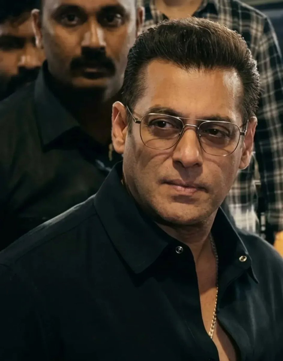 IIFA's tweet image. Salman Khan brings back the nostalgic Hum Dil De Chuke Sanam look and we’re obsessed 😍

#IIFA #Bollywood #SalmanKhan