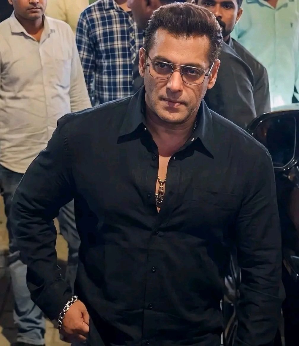 IIFA's tweet image. Salman Khan brings back the nostalgic Hum Dil De Chuke Sanam look and we’re obsessed 😍

#IIFA #Bollywood #SalmanKhan