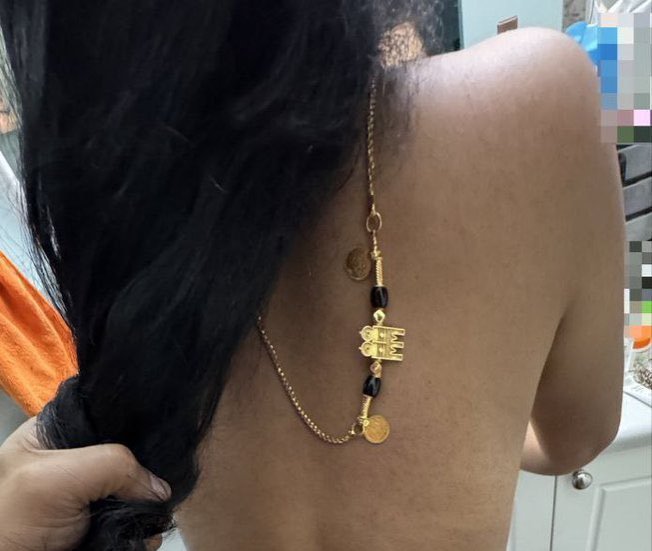 मेरे दामाद जी ने ये फोटो मुझे भेजी और बोला मेरी बेटी के साथ वो बहुत खुश है।

मैंने भी मस्ती मज़ाक मह बोल दिया: "खुश रहो दामाद जी और अच्छे से रगड़ो।"