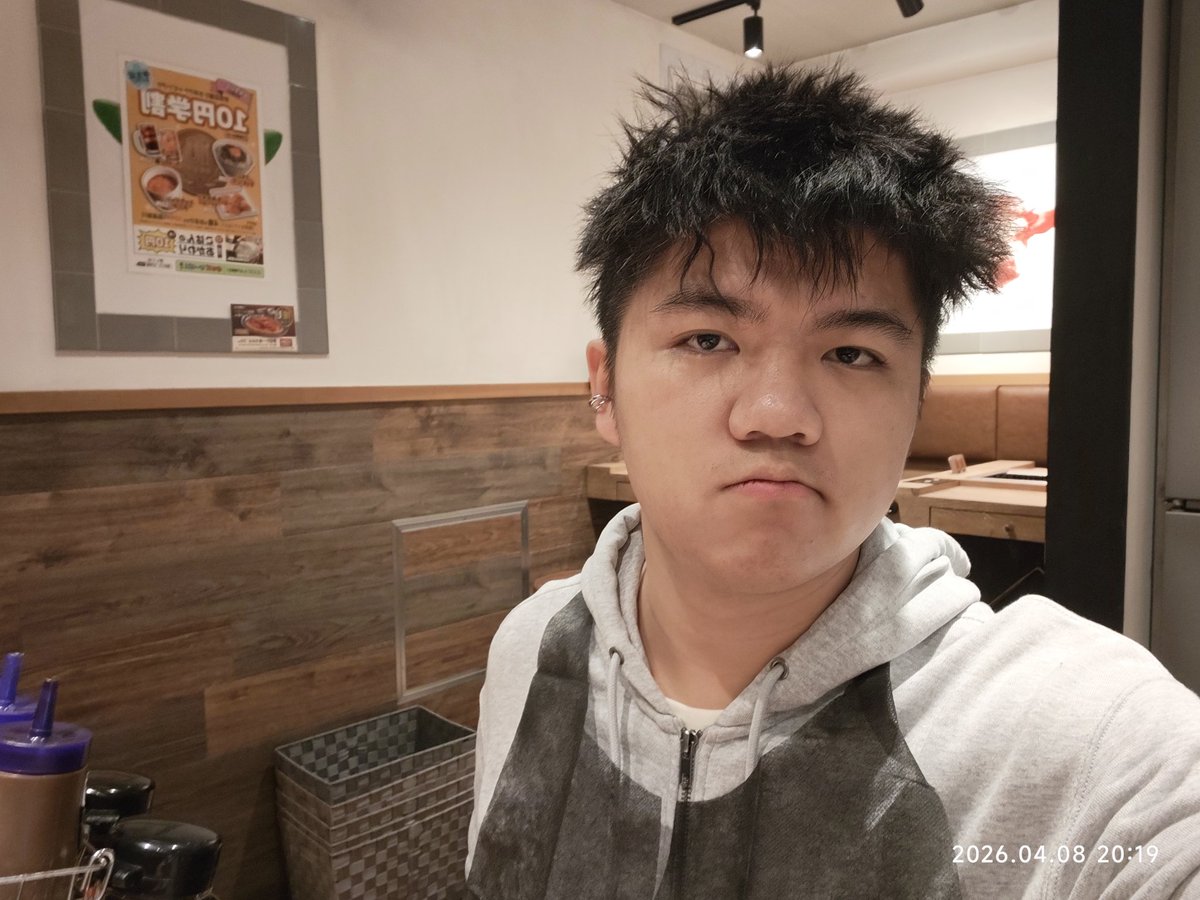 是小H没错了 tweet media