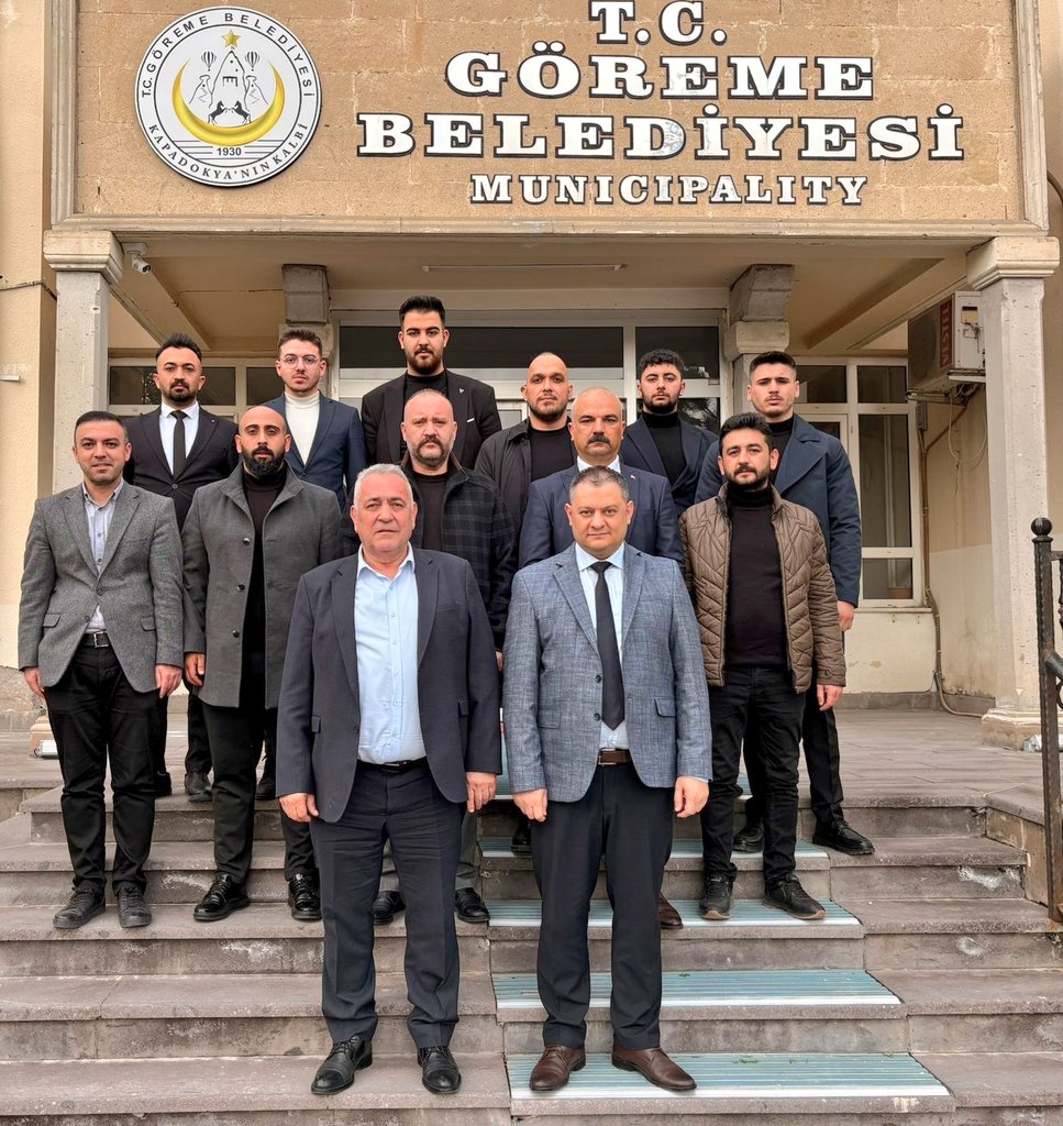 Nevşehir Ülkü Ocakları Başkanı Dr. Mehmet Uçar ve yönetimi, Belediye Başkanımız Ömer Eren’i makamında ziyaret etti. 

Başkan Eren, nazik ziyaretlerinden dolayı kendilerine teşekkür etti.

#KapadokyanınBaşkenti 
#GöremeBelediyesi