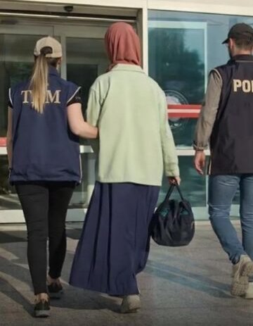 Ramazan ayında insanlara maddi yardım yaptıkları için 3 Nisan'da gözaltına alınan kadınlardan 24'ü tutuklandı .
Adalet ve Kalkınma Partisi tarafından.