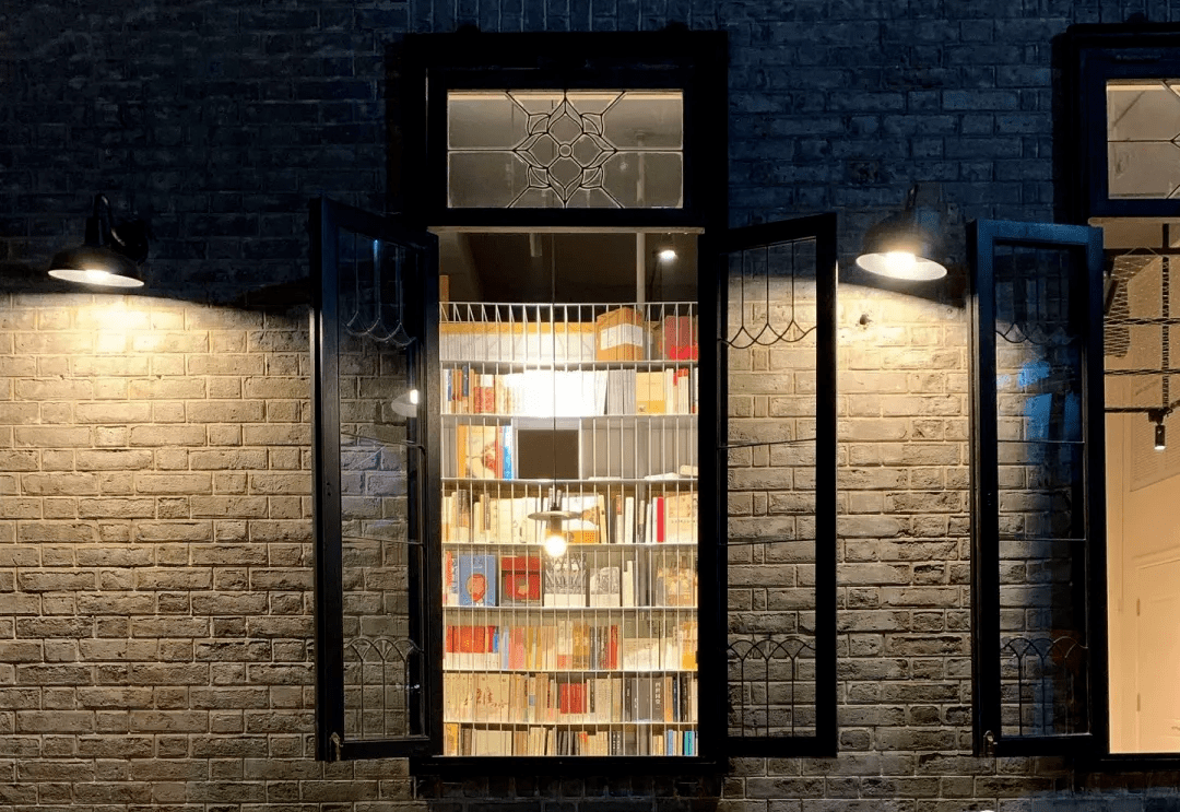 jufkes12's tweet photo. "Dive into a 2-hour mystery at the old bookstore!  6 suspects, 1 hidden truth, and you hold the clue to catch the thief. Grab your friends—who’ll solve the case first #BookstoreMystery #MurderMysteryGame #FriendshipChallenge" https://t.co/U8fnwe0Fiu