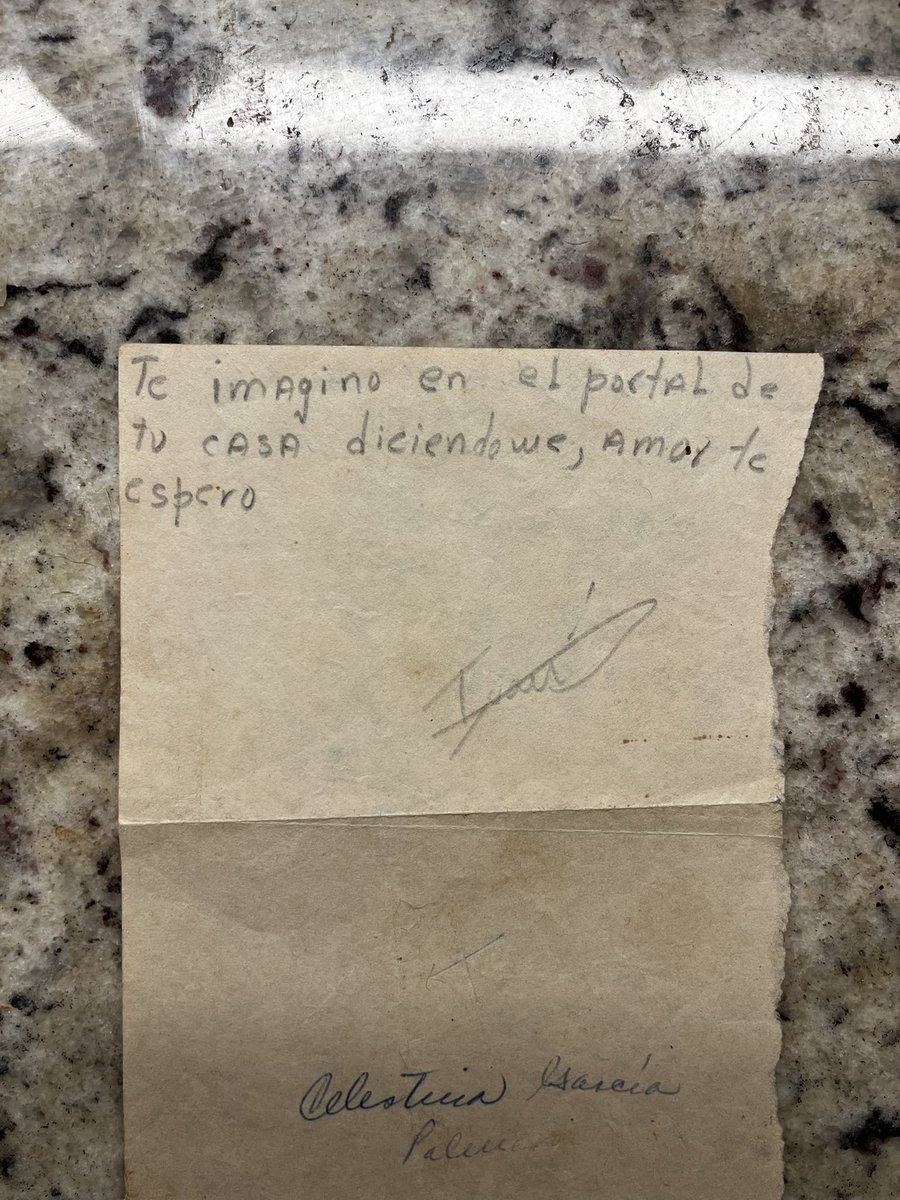 la poesía también se hereda

esto escribió el papá de mi hijo cuando tenía 10