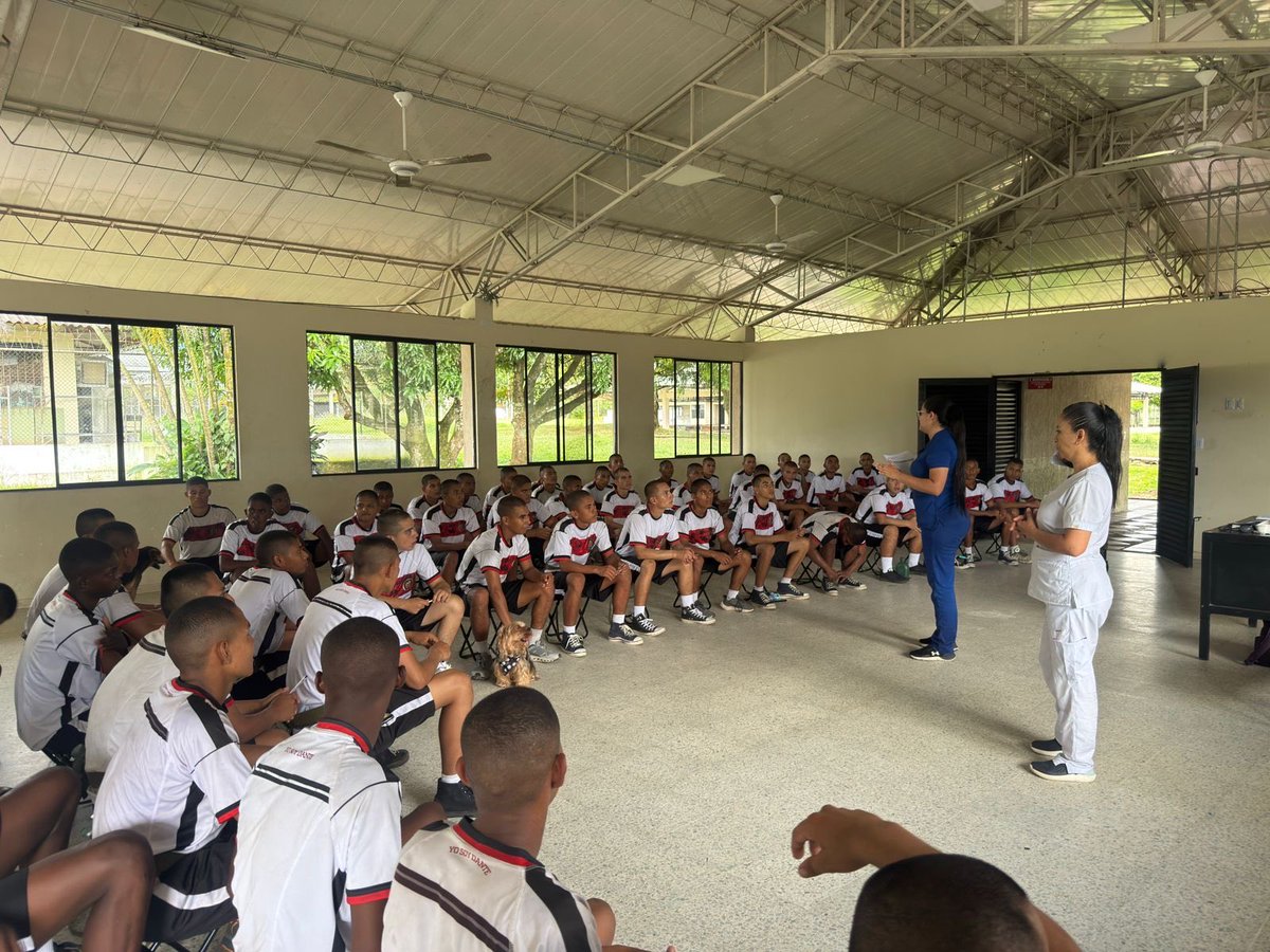 Ejercito_Div6's tweet photo. #PorNuestrosSoldados | En Villagarzón, #Putumayo, personal de salud del Establecimiento de Sanidad Militar realizó una jornada de capacitación dirigida a soldados del #BASPC27 y #BIROR25 de la #Brigada27, fortaleciendo la promoción de la salud y la prevención de enfermedades.
Durante la actividad se abordaron temas como prevención de enfermedades de transmisión sexual, enfermedades por vectores como el dengue, malaria y fiebre amarilla.
Con estas acciones, se reafirma el compromiso con el bienestar integral de nuestros soldados.