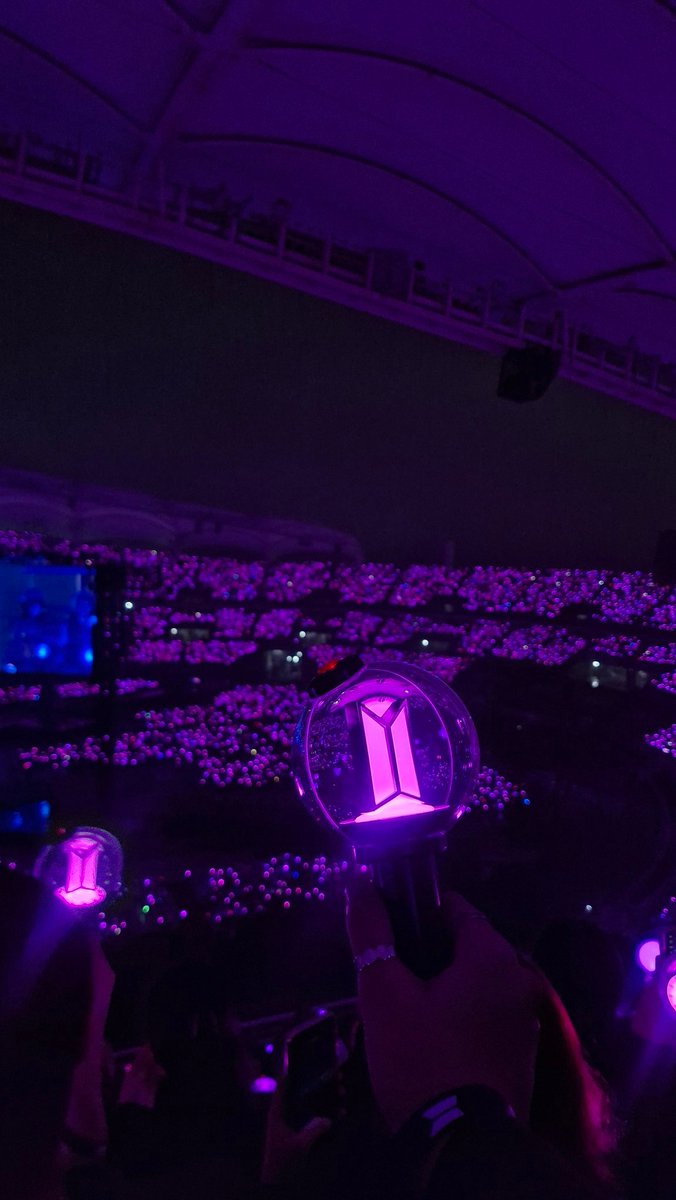 love, zee⁷ is seeing bangtan 🇵🇸 tweet media