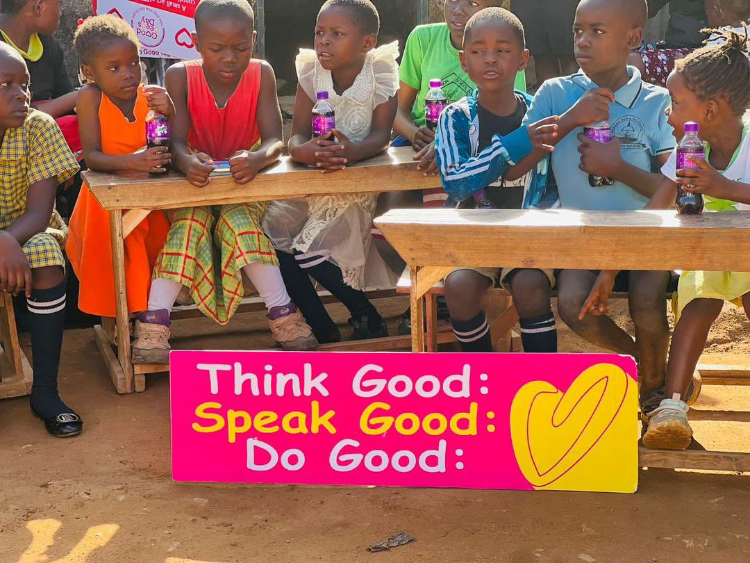 SarahKushaba's tweet photo. Let your actions speak love,hope and change,one good deed can speak a thousand more .
#DoGoodTogether
@RaisingTeensUg2
#GoodDeedsDayUganda https://t.co/54ERp8KMEF