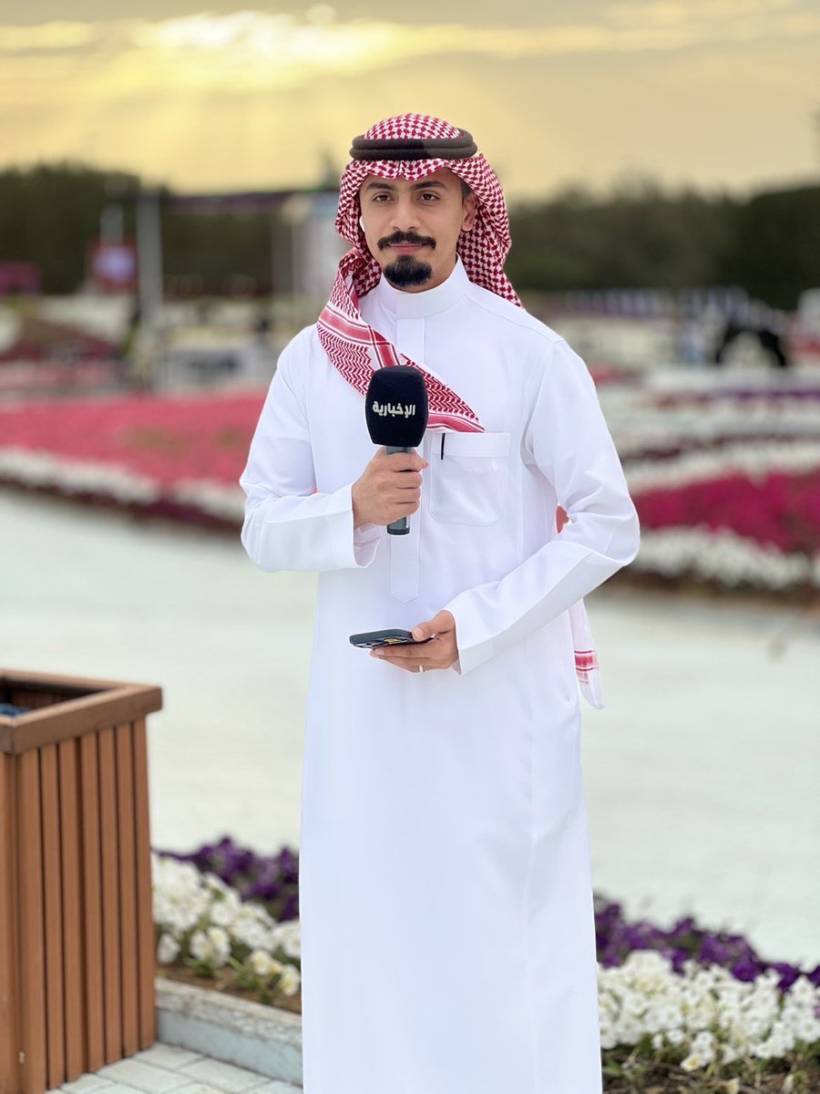 TV1ammar's tweet photo. العمل الميداني عبر شاشة التلفزيون مسؤولية إعلامية تتطلب جاهزية عالية، ودقة في نقل التفاصيل، وقدرة على تقديم الحدث بصورة واضحة تعكس حقيقته وأبعاده أمام المشاهد. فالظهور على الشاشة لا يمثل مجرد حضور، بل هو امتداد لعمل مهني متكامل يبدأ من الميدان، ويعتمد على الرصد والتحقق، وفهم سياق الحدث، وصياغة المحتوى بأسلوب احترافي يحافظ على قيمة المعلومة ويعزز أثرها.

وفي التغطيات التلفزيونية، تظهر أهمية الانضباط المهني في كل مرحلة من مراحل العمل، من متابعة الحدث وتحليل عناصره، إلى بناء التقرير وتقديمه بلغة إعلامية واثقة ومباشرة. وهذا النوع من العمل يتطلب سرعة استجابة، وحسن تقدير، وقدرة على تمثيل المشهد بمهنية تليق بثقة الجمهور، بما يضمن نقل صورة متوازنة، دقيقة، ومتكاملة.

وعبر شاشة #قناة_الإخبارية، تتجسد هذه المسؤولية بصورة أكبر، حيث يرتبط الظهور الإعلامي بمعايير عالية في الأداء، وجودة الطرح، والحرص على تقديم محتوى مهني يعكس حجم الجهود المبذولة خلف الكواليس في صناعة التقارير وتغطية الأحداث. فكل ظهور ناجح هو نتيجة عمل منظم، ورسالة إعلامية مدروسة، والتزام واضح بأن تصل المعلومة إلى المتلقي بأقصى درجات الوضوح والاحترافية.

يبقى العمل الميداني أحد أهم أوجه الإعلام تأثيرًا، لأنه يجمع بين سرعة الحدث، ودقة التناول، وقوة الحضور، ويعكس الدور الحقيقي للإعلام في نقل المشهد بمهنية، وصناعة محتوى يواكب الحدث، ويحترم وعي المشاهد، ويترجم المسؤولية الإعلامية إلى أداء ملموس على الشاشة.