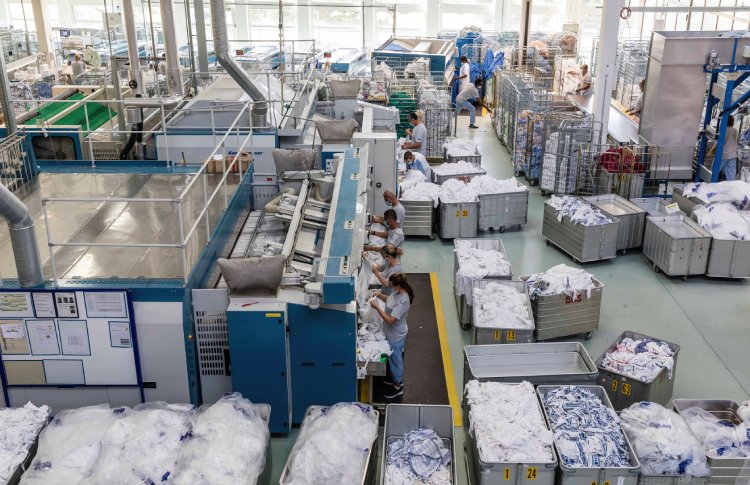 TomoCleaning's tweet image. .@TextileServices warns Middle East crisis will raise laundry prices - tinyurl.com/3r4nv9rx #cleaning #tomorrowscleaning #textiles #commerciallaundry #priceincreases #middleeastcrisis