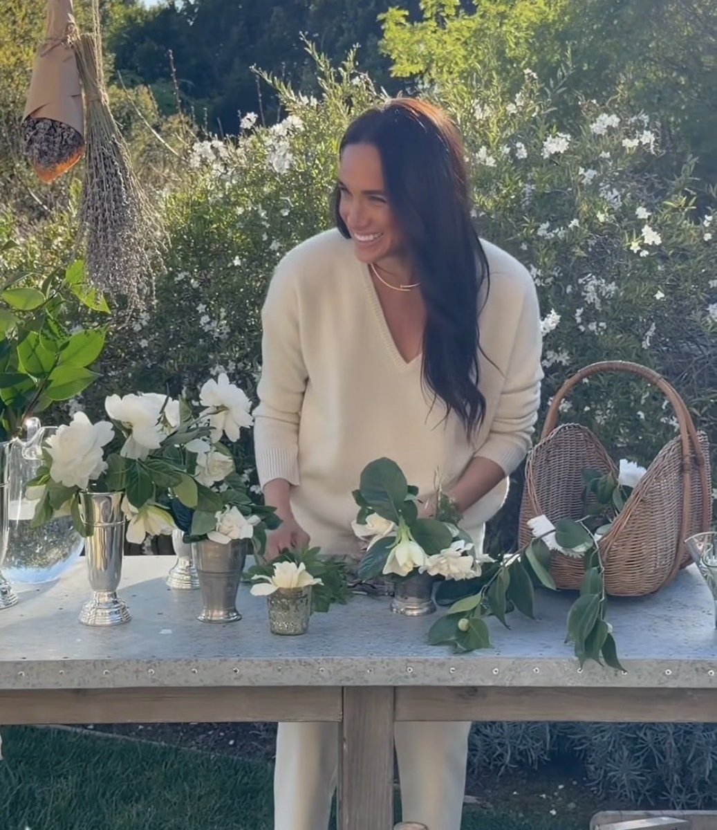 RestingDollface's tweet photo. So we just not gonna talk about how Meghan Markle’s “As Ever x High Camp” collab is a recycled event from her #Netflix Show, “With Love Meghan”?
That show was recorded HOW MANY YEARS AGO?
Linked, not ranked (383 - 1,287 - 1,217)
#Talentless #Grifter #OneTrickPony https://t.co/Tps9RDQQBJ