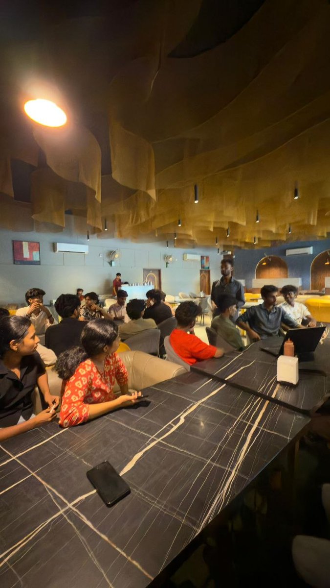 jijojohny tweet media