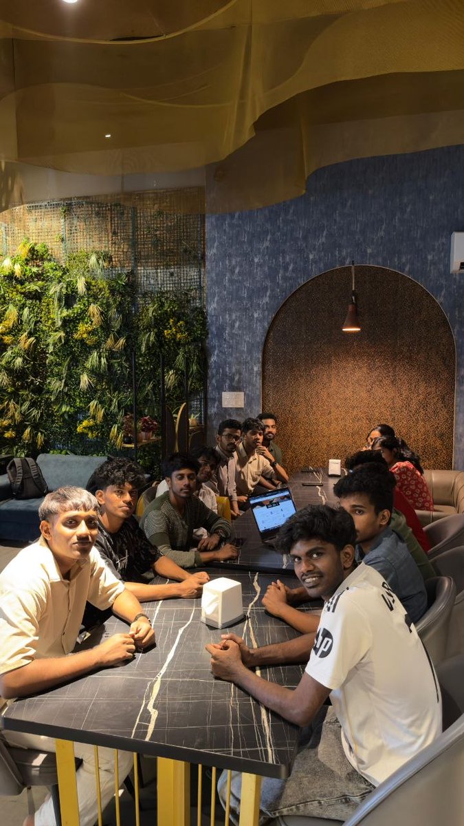 jijojohny tweet media