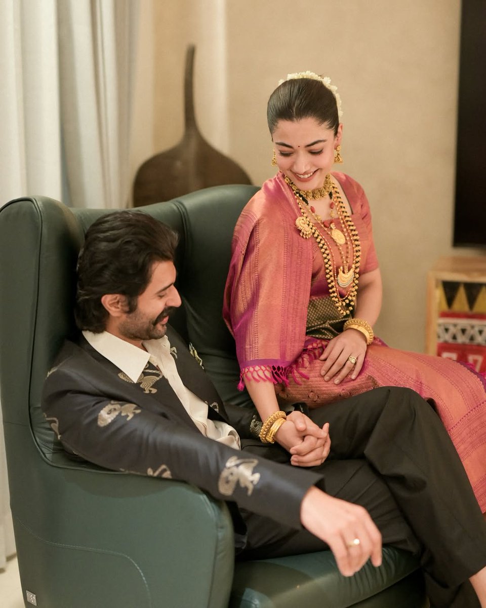 filmfare's tweet image. #RashmikaMandanna shares a glimpse of her 30th birthday, a celebration rooted in love, family and a heartfelt return to her roots. ✨

#Celebs #Birthday #VijayDeverakonda