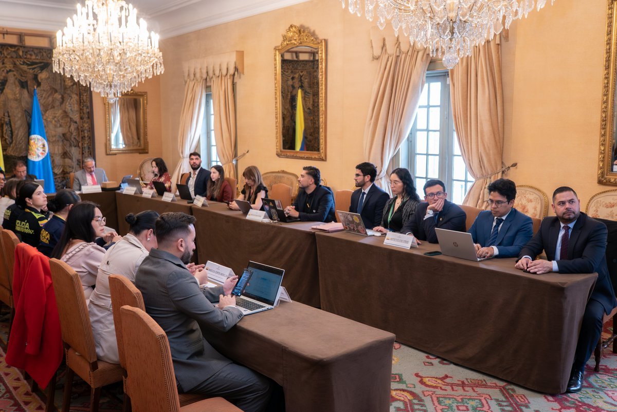CIDH's tweet photo. #CIDH culminó su visita para avanzar en el cumplimiento de recomendaciones en casos en etapa de seguimiento respecto de #Colombia con reuniones interinstitucionales con la @FiscaliaCol, @JEP_Colombia y @PGN_COL, así como encuentros con la @AgenciaDefensaJ, @mindefensa, @JPMP_Colombia y @ONUHumanRights.