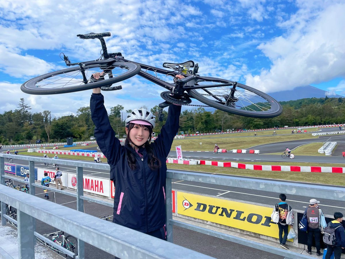 saya_paca's tweet photo. 今週末は #キャラエン だよ🚴‍♀️
いろいろ注意事項出てるから当日までに確認してねー！
自転車に乗らなくても、当日入場券で遊びに来れるよ☺️物販、DJ、���影、屋台、応援！いろいろ楽しめるよー！
わちゃわちゃしよ！

そしてDJでかけて欲しい曲あったらリプでください！かけるかも！🏃‍♀️ https://t.co/Kw0dgG007b