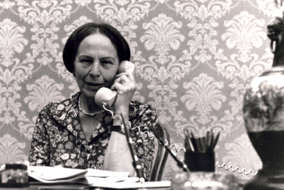Montecitorio's tweet photo. #10aprile 1920: nasce Nilde Iotti. Consigliera comunale a Reggio Emilia, eletta all’Assemblea costituente (1946), deputata per le prime tredici Legislature, è la prima donna a presiedere la Camera esercitando il più lungo mandato della storia repubblicana (dal 1979 al 1992). https://t.co/507ucUkvGn
