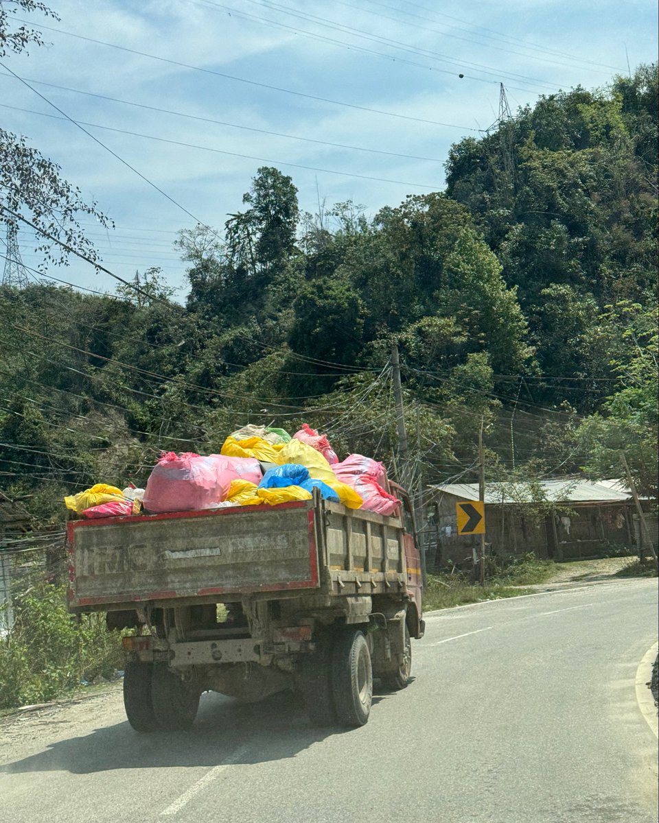 yomgamtaji's tweet photo. Concerned to witness biomedical waste being transported in such an unsafe and improper manner. Is this in compliance with @CPCB_OFFICIAL guidelines for handling and transportation of BMW?  
#ArunachalPradesh #Itanagar #CapitalOfArunachalPradesh 
@Kyangs_Thang https://t.co/cSlfu75ZPK