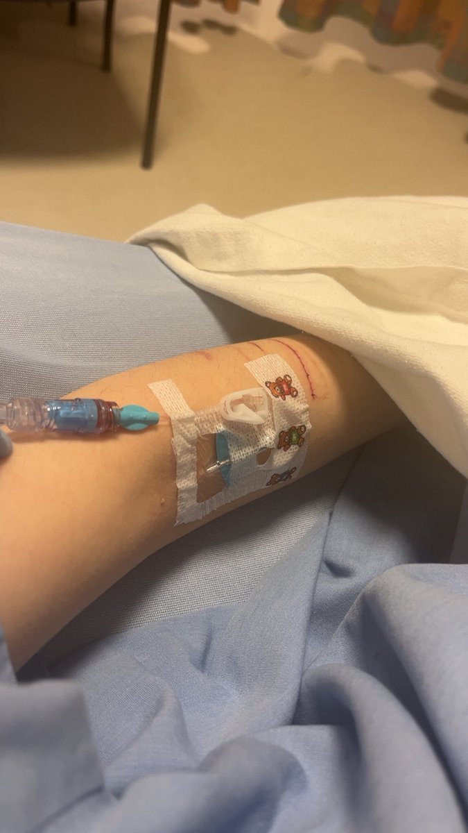 punkxzai's tweet image. it’s making my arm so cold