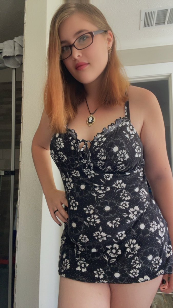 AngelRae18902's tweet photo. Sundress weather here we come~ https://t.co/3UGbIK5KUy