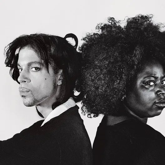 Baron3121's tweet image. When D'Angelo &amp;amp; Raphael Saadiq wrote “Untitled (How Does It Feel)” as an unofficial Prince tribute 

Prince made a response song &amp;amp; video “U Make My Sun Shine” with D’Angelo’s baby mama Angie Stone 

so messy 

📷©️ Steve Parke 

#NPG #NPGMC #PRINCE #PRINCE4EVER