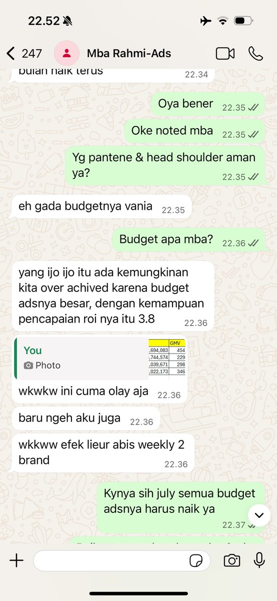 vania tweet media