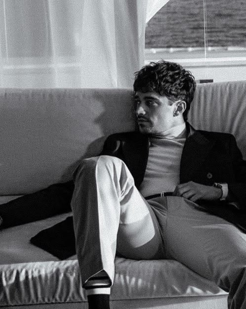 𝘊𝘩𝘢𝘳𝘭𝘦𝘴. tweet media