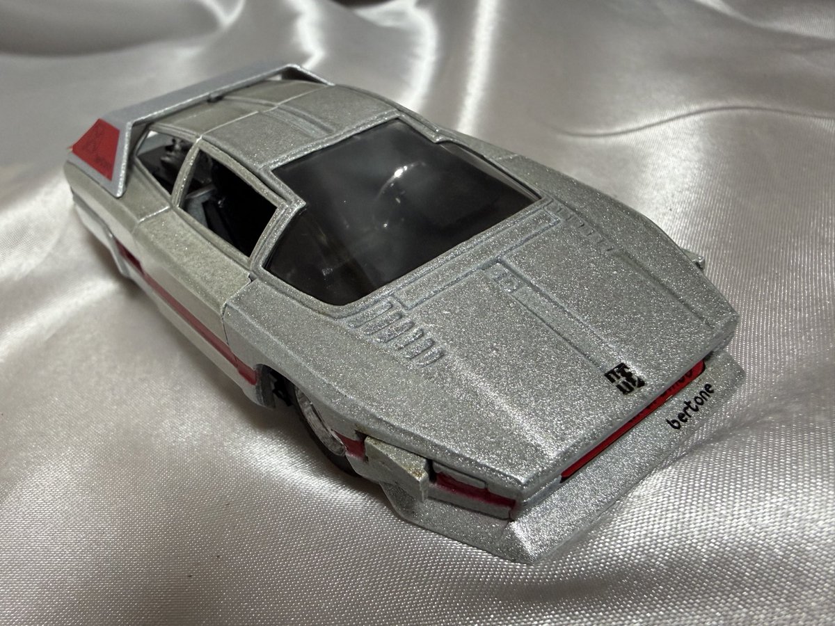 さて今回はウルトラ合金ドリームカーよりアルファロメオナバホをば