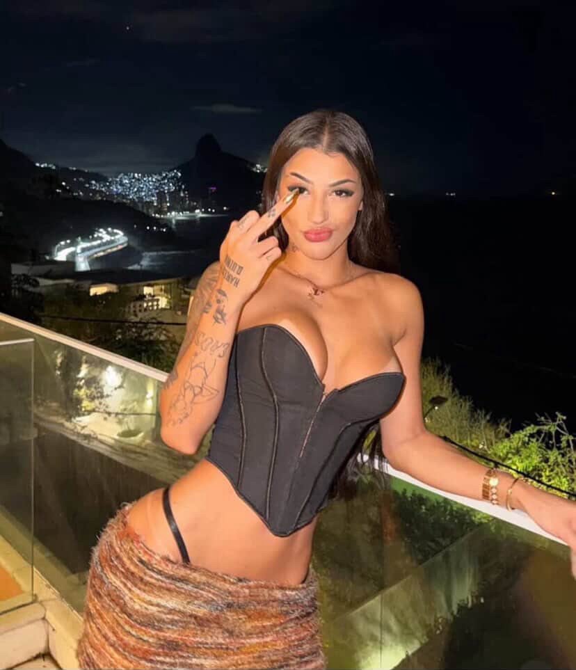 flagrou_aqui's tweet image. Mc Paiva e Bia Miranda ☠️

Veja nos comentários...😳