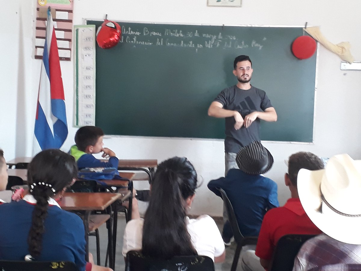 JcceQ's tweet photo. Como parte de la actividades del realizadas el 4 de abril @JcceQ llegó hast al escuela primaria Briones Montoto a impartir un taller sobre como usar la IA en beneficio de su desarrollo como estudiantes . #JovenClubVillaClara https://t.co/xvCJsXkjvU