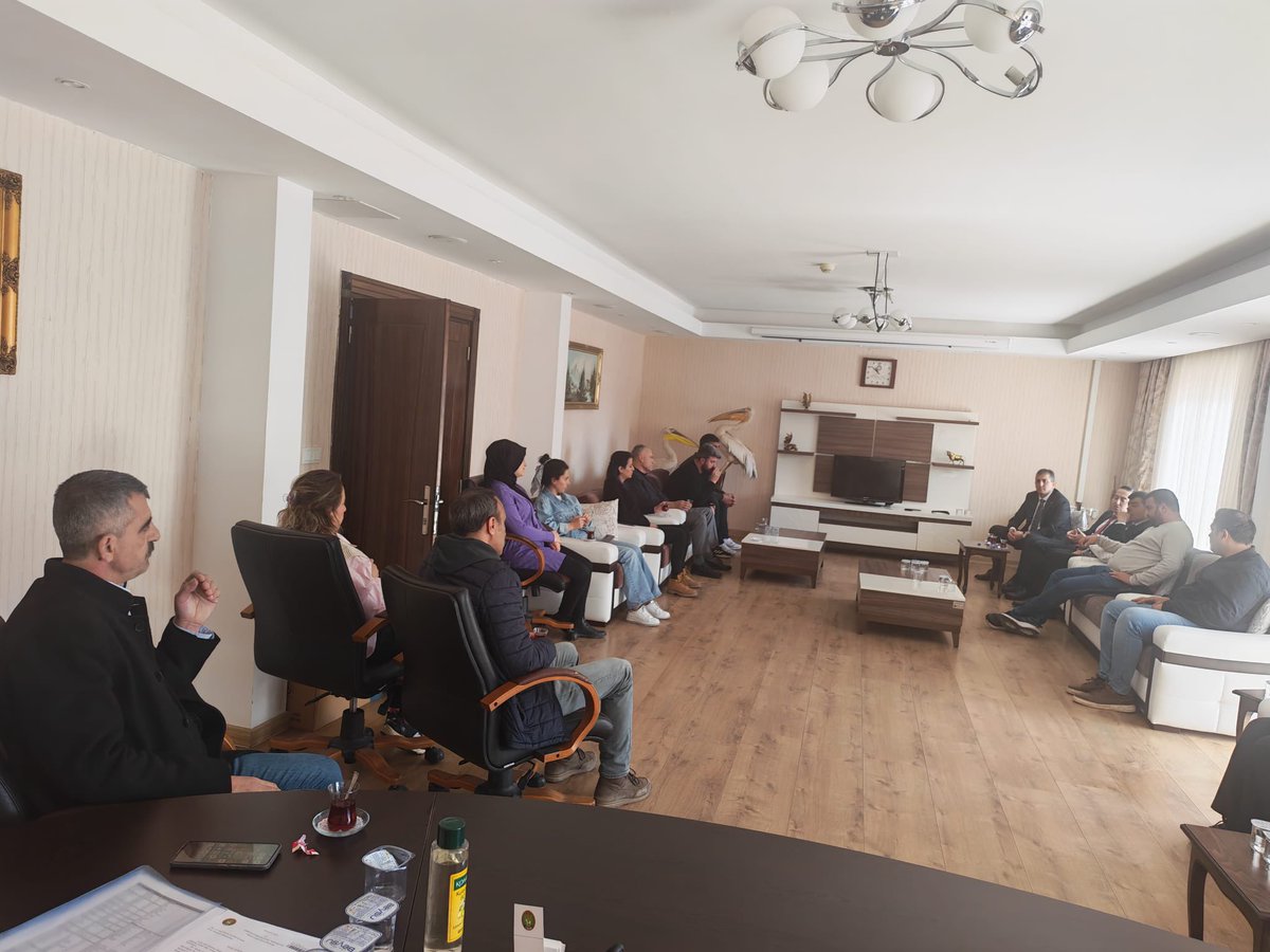 ttosgm's tweet photo. 📍Gözlü ve Konuklar Tarım İşletmeleri Müdürlüklerindeyiz!

Sendikamız Genel Merkez Yönetim Kurulu olarak Gözlü ve Konuklar Tarım İşletmeleri Müdürlüklerini ziyaret ederek kurum çalışanlarımızla bir araya gelinildi. Yapılan ziyaretlerde sendikal çalışmalarımız hakkında karşılıklı fikir alışverişinde bulunuldu. 
Misafirperverlikleri için kurum çalışanlarımıza, idarecilerimize ve teşkilat mensuplarımıza teşekkürlerimizi sunuyoruz.