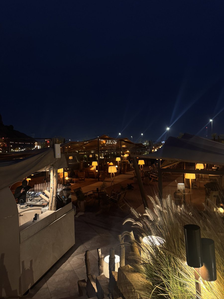 مُنعزِل ، tweet media