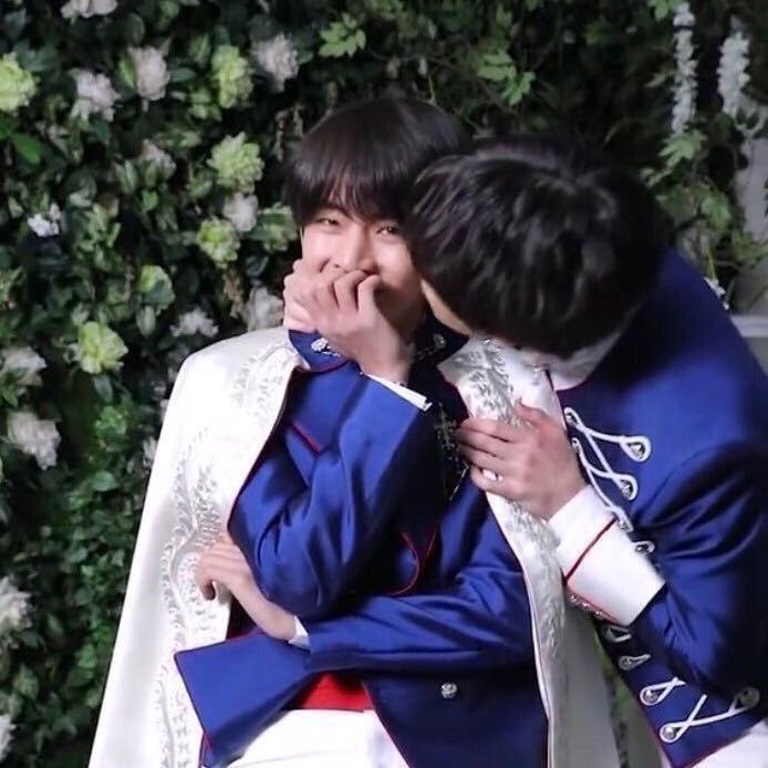 KV 🥢♥︎ tweet media