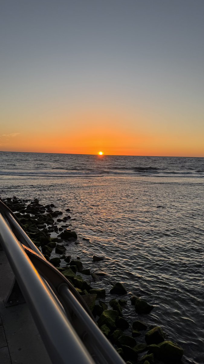 iirg03's tweet photo. 🧡 Sunset 🧡 https://t.co/Op7zKNzdMU