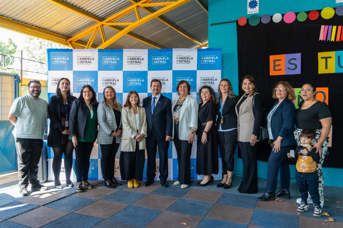 SubEducParv's tweet photo. Participamos en el inicio del Año Parvulario 2026 en el JI El Ranchito de Macul, junto a autoridades y comunidades 💛
Julia Sandes entregó un saludo en representación de la subsecretaria María Cristina Tupper, destacando el compromiso con la calidad y el trabajo con las familias. https://t.co/izpUkMXz6S