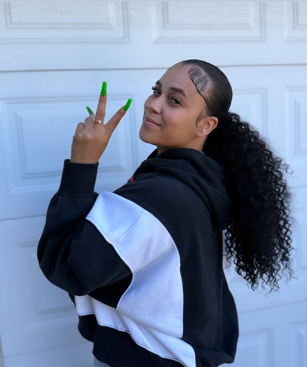 QueenVib3z 💜 tweet media