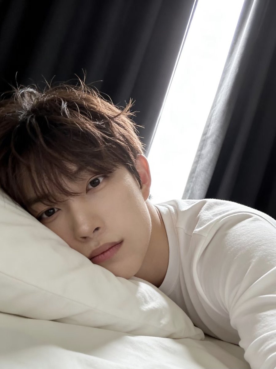 ckrlwkr20's tweet photo. 김컨우 너 신세계아울렛에서 나랑기싸움해놓고 어디갓는데 니가활중때려서 여혐드라마찍어버린거 어떡할건데 국군통수컨자가 자리를비우면 어떡하는데 https://t.co/nlMmHwibGF